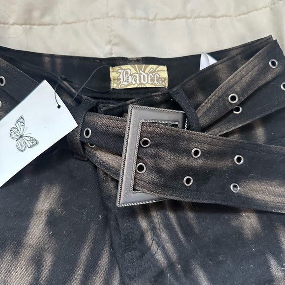 BRNWT Badee Jeans - Picture 2 of 4